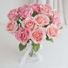 โหลดรูปภาพลงในเครื่องมือใช้ดูของ Gallery เซ็ตดอกไม้ประดับตกแต่งพร้อมแจกัน ดอกกุหลาบ - Pink Large Rose Marseille Vase
