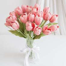 โหลดรูปภาพลงในเครื่องมือใช้ดูของ Gallery เซ็ตดอกไม้ประดับตกแต่งพร้อมแจกัน ดอกทิวลิป - Pink Tulip Marseille Vase

