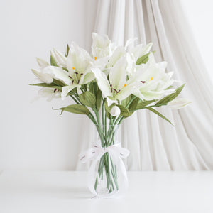 เซ็ตดอกไม้ประดับตกแต่งพร้อมแจกัน ดอกลิลลี่ - White Lily Marseille Vase
