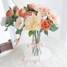 โหลดรูปภาพลงในเครื่องมือใช้ดูของ Gallery ดอกไม้แต่งบ้าน แจกันดอกไม้ประดิษฐ์ ดอกพีโอนี่โทนสีพีช - Mix Peach Peony Marseille Vase
