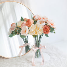 โหลดรูปภาพลงในเครื่องมือใช้ดูของ Gallery ดอกไม้แต่งบ้าน แจกันดอกไม้ประดิษฐ์ ดอกพีโอนี่โทนสีพีช - Mix Peach Peony Marseille Vase
