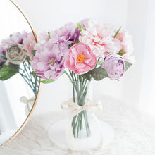 โหลดรูปภาพลงในเครื่องมือใช้ดูของ Gallery ดอกไม้แต่งบ้าน แจกันดอกไม้ประดิษฐ์ ดอกพีโอนี่โทนสีม่วง - Mix Lavender Peony Marseille Vase
