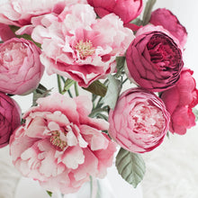 โหลดรูปภาพลงในเครื่องมือใช้ดูของ Gallery ดอกไม้แต่งบ้าน แจกันดอกไม้ประดิษฐ์ ดอกพีโอนี่โทนสีเบอร์กันดี - Mix Burgundy Peony Marseille Vase

