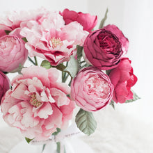 โหลดรูปภาพลงในเครื่องมือใช้ดูของ Gallery ดอกไม้แต่งบ้าน แจกันดอกไม้ประดิษฐ์ ดอกพีโอนี่โทนสีเบอร์กันดี - Mix Burgundy Peony Marseille Vase
