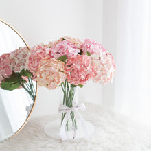 โหลดรูปภาพลงในเครื่องมือใช้ดูของ Gallery ดอกไม้แต่งบ้าน แจกันดอกไม้ประดิษฐ์ ดอกไฮเดรนเยียโทนสีชมพู - Pink Candy Hydrangea Marseille Vase
