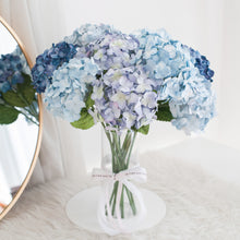 โหลดรูปภาพลงในเครื่องมือใช้ดูของ Gallery ดอกไม้แต่งบ้าน แจกันดอกไม้ประดิษฐ์ ดอกไฮเดรนเยียโทนสีฟ้า - My Baby Blue Hydrangea Marseille Vase
