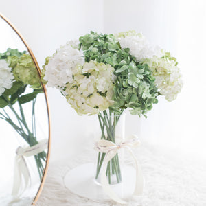 ดอกไม้แต่งบ้าน แจกันดอกไม้ประดิษฐ์ ดอกไฮเดรนเยียโทนสีเขียวขาว - White & Green Hydrangea Marseille Vase