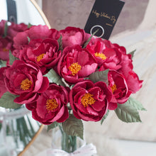 โหลดรูปภาพลงในเครื่องมือใช้ดูของ Gallery ดอกไม้แต่งบ้าน แจกันดอกไม้ประดิษฐ์ ดอกพีโอนี่สวน - Burgundy Peony Garden Marseille Vase
