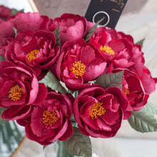 โหลดรูปภาพลงในเครื่องมือใช้ดูของ Gallery แจกันดอกไม้ประดิษฐ์ ดอกไม้ตกแต่งบ้าน แจกันดอกไม้ทรงสูง - Burgundy Peony Garden

