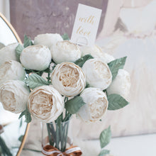 โหลดรูปภาพลงในเครื่องมือใช้ดูของ Gallery ดอกไม้แต่งบ้าน แจกันดอกไม้ประดิษฐ์ ดอกพีโอนี่กลม - White Peony Marseille Vase
