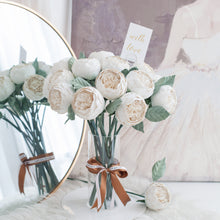 โหลดรูปภาพลงในเครื่องมือใช้ดูของ Gallery ดอกไม้แต่งบ้าน แจกันดอกไม้ประดิษฐ์ ดอกพีโอนี่กลม - White Peony Marseille Vase
