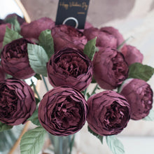 โหลดรูปภาพลงในเครื่องมือใช้ดูของ Gallery ดอกไม้แต่งบ้าน แจกันดอกไม้ประดิษฐ์ ดอกพีโอนี่กลม - Dark Purple Peony Marseille Vase
