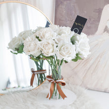 โหลดรูปภาพลงในเครื่องมือใช้ดูของ Gallery แจกันดอกไม้ประดิษฐ์ ดอกไม้ตกแต่งบ้าน แจกันดอกไม้ทรงสูง - White Lady Large Rose

