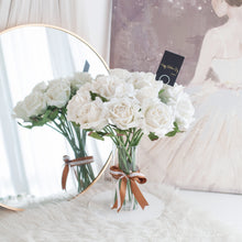 โหลดรูปภาพลงในเครื่องมือใช้ดูของ Gallery ดอกไม้แต่งบ้าน แจกันดอกไม้ประดิษฐ์ ดอกกุหลาบขนาดใหญ่ - White Large Rose Marseille Vase
