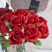 โหลดรูปภาพลงในเครื่องมือใช้ดูของ Gallery แจกันดอกไม้ประดิษฐ์ ดอกไม้ตกแต่งบ้าน แจกันดอกไม้ทรงสูง - Fresh Red Lady Large Rose
