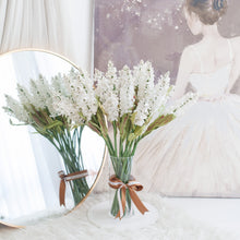 โหลดรูปภาพลงในเครื่องมือใช้ดูของ Gallery ดอกไม้แต่งบ้าน แจกันดอกไม้ประดิษฐ์ ดอกไลแลค - White Lilac Marseille Vase
