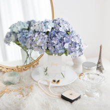 โหลดรูปภาพลงในเครื่องมือใช้ดูของ Gallery เซ็ตดอกไม้ประดับตกแต่งพร้อมแจกัน ดอกไฮเดรนเยีย - Blue Hydrangea Paris Vase
