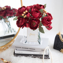 โหลดรูปภาพลงในเครื่องมือใช้ดูของ Gallery เซ็ตดอกไม้ประดับตกแต่งพร้อมแจกัน ดอกกุหลาบราชินี - Deep Red Queen Rose Paris Vase

