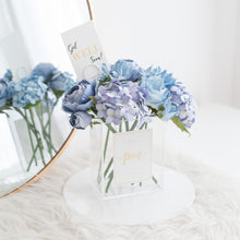 โหลดรูปภาพลงในเครื่องมือใช้ดูของ Gallery ดอกไม้ตกแต่งบ้านพร้อมแจกันทรงเหลี่ยม โทนสีฟ้าสดใส - My Baby Blue Paris Vase
