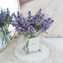 โหลดรูปภาพลงในเครื่องมือใช้ดูของ Gallery ดอกไม้ตกแต่งบ้านพร้อมแจกันทรงเหลี่ยม ดอกไลแลคสีน้ำเงิน - Blue Lilac Paris Vase
