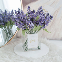 โหลดรูปภาพลงในเครื่องมือใช้ดูของ Gallery ดอกไม้ตกแต่งบ้านพร้อมแจกันทรงเหลี่ยม ดอกไลแลคสีน้ำเงิน - Blue Lilac Paris Vase
