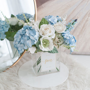 ดอกไม้ตกแต่งบ้านพร้อมแจกันทรงเหลี่ยม โทนสีฟ้าขาว - White&Light Blue Paris Vase