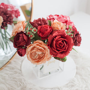 ดอกไม้ตกแต่งบ้านพร้อมแจกันทรงเหลี่ยม โทนสีส้มแดง - Prosperous Red Paris Vase