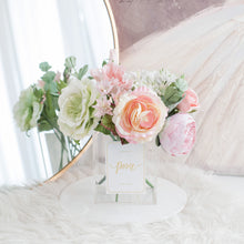 โหลดรูปภาพลงในเครื่องมือใช้ดูของ Gallery ดอกไม้ตกแต่งบ้านพร้อมแจกันทรงเหลี่ยม โทนสีชมพูบลัช - Blush Pink Paris Vase
