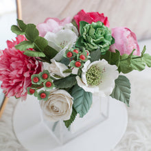 โหลดรูปภาพลงในเครื่องมือใช้ดูของ Gallery แจกันดอกไม้ประดิษฐ์ กล่องดอกไม้ตกแต่งบ้าน -Pink Berry Paris Vase
