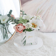 โหลดรูปภาพลงในเครื่องมือใช้ดูของ Gallery ดอกไม้ตกแต่งบ้านพร้อมแจกันทรงเหลี่ยม โทนสีขาวพีช - White&amp;Light Peach Paris Vase
