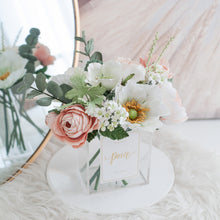 โหลดรูปภาพลงในเครื่องมือใช้ดูของ Gallery ดอกไม้ตกแต่งบ้านพร้อมแจกันทรงเหลี่ยม โทนสีขาวพีช - White&amp;Light Peach Paris Vase
