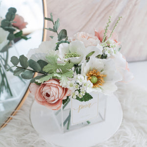 แจกันดอกไม้ประดิษฐ์ กล่องดอกไม้ตกแต่งบ้าน - White and Light Peach Paris Vase