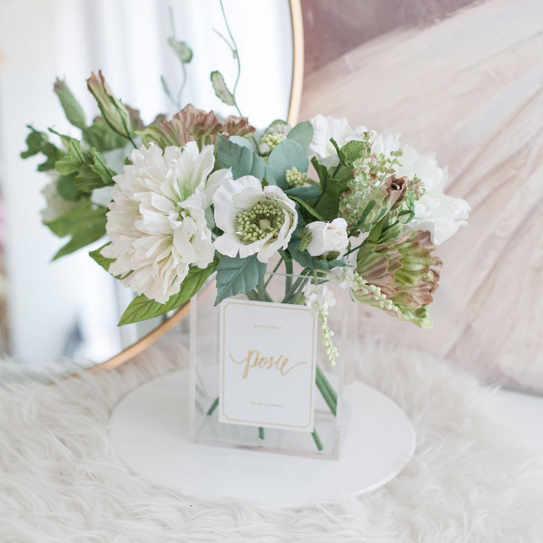 ดอกไม้ตกแต่งบ้านพร้อมแจกันทรงเหลี่ยม โทนสีขาวเขียว - White&Green Paris Vase