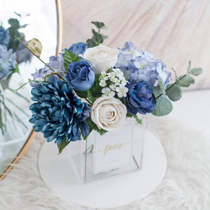 ดอกไม้ตกแต่งบ้านพร้อมแจกันทรงเหลี่ยม โทนสีน้ำเงินขาว - White&Navy Blue Paris Vase