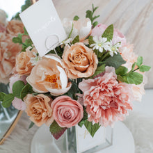 โหลดรูปภาพลงในเครื่องมือใช้ดูของ Gallery ดอกไม้ตกแต่งบ้านพร้อมแจกันทรงเหลี่ยม โทนสีโอลโรสด์ - Vintage Old Rose Paris Vase
