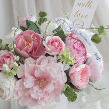 โหลดรูปภาพลงในเครื่องมือใช้ดูของ Gallery ดอกไม้แต่งบ้าน แจกันดอกไม้ประดิษฐ์ โทนสีชมพู - Pink Baby XL Paris Vase
