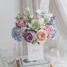 โหลดรูปภาพลงในเครื่องมือใช้ดูของ Gallery ดอกไม้แต่งบ้าน แจกันดอกไม้ประดิษฐ์ โทนสีพาสเทล - Pastel Paradise XL Paris Vase
