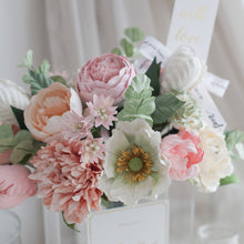 โหลดรูปภาพลงในเครื่องมือใช้ดูของ Gallery ดอกไม้แต่งบ้าน แจกันดอกไม้ประดิษฐ์ โทนสีชมพูพีช - Light Pink &amp; Peach XL Paris Vase
