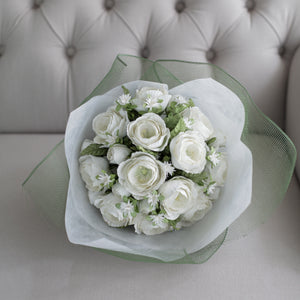 ช่อดอกไม้ประดิษฐ์วาเลนไทน์ ช่อดอกไม้แสดงความยินดี Valentines Bouquet - Pure White