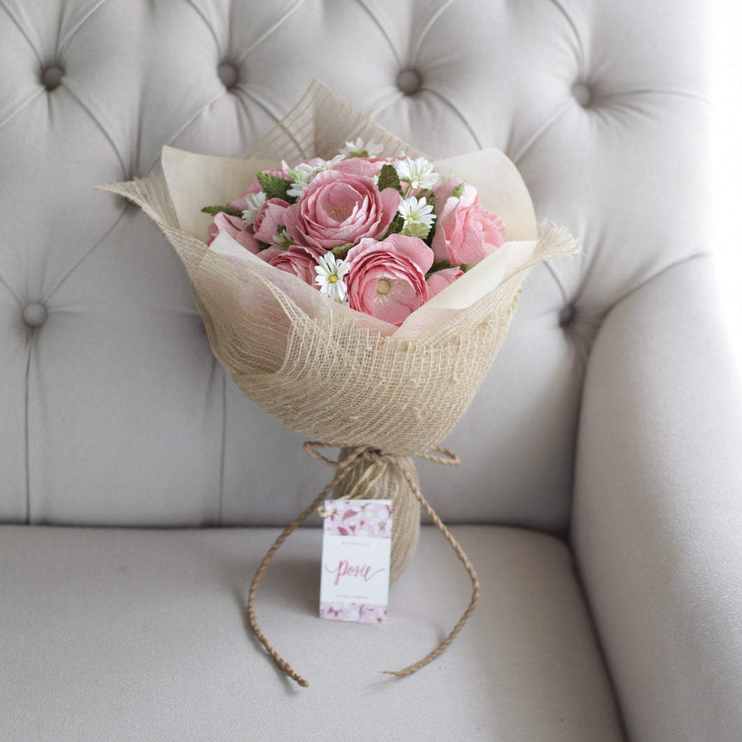 ช่อดอกไม้ประดิษฐ์วาเลนไทน์ ช่อดอกไม้แสดงความยินดี Valentines Bouquet - Janet