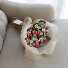 โหลดรูปภาพลงในเครื่องมือใช้ดูของ Gallery ช่อดอกไม้ประดิษฐ์วาเลนไทน์ ช่อดอกไม้แสดงความยินดี Valentines Bouquet - Paula
