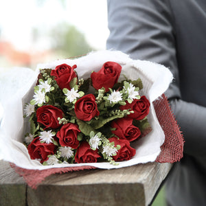ช่อดอกไม้ประดิษฐ์วาเลนไทน์ ช่อดอกไม้แสดงความยินดี Valentines Bouquet - Crimson Red