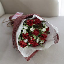 โหลดรูปภาพลงในเครื่องมือใช้ดูของ Gallery ช่อดอกไม้ประดิษฐ์วาเลนไทน์ ช่อดอกไม้แสดงความยินดี Valentines Bouquet - Crimson Red
