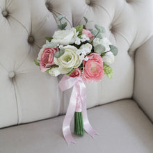 โหลดรูปภาพลงในเครื่องมือใช้ดูของ Gallery ช่อดอกไม้ประดิษฐ์วาเลนไทน์ ช่อดอกไม้แสดงความยินดี Valentines Bouquet - Donna
