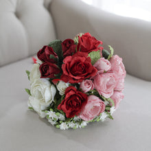 โหลดรูปภาพลงในเครื่องมือใช้ดูของ Gallery ช่อดอกไม้ประดิษฐ์วาเลนไทน์ ช่อดอกไม้แสดงความยินดี Valentines Bouquet - Red and Pink
