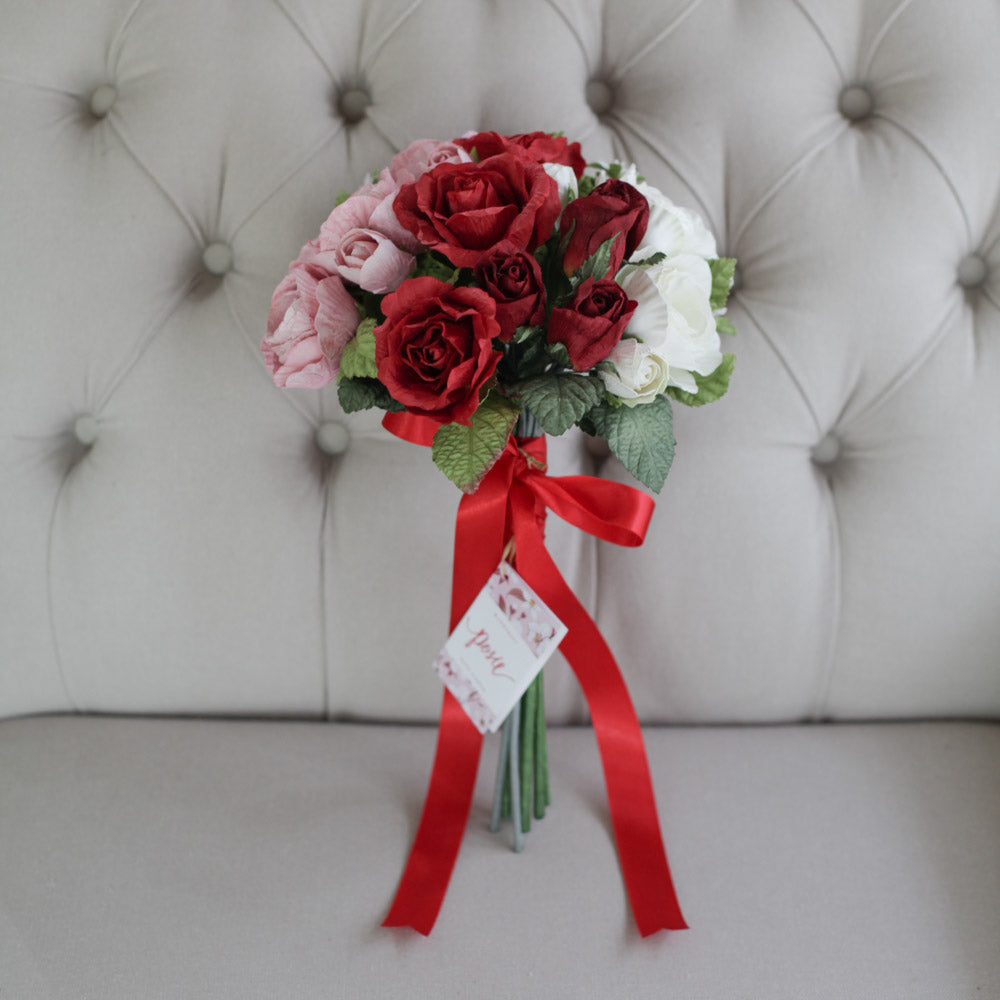 ช่อดอกไม้ประดิษฐ์วาเลนไทน์ ช่อดอกไม้แสดงความยินดี Valentines Bouquet - Red and Pink