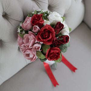 ช่อดอกไม้ประดิษฐ์วาเลนไทน์ ช่อดอกไม้แสดงความยินดี Valentines Bouquet - Red and Pink