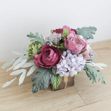 โหลดรูปภาพลงในเครื่องมือใช้ดูของ Gallery กระปุกไม้สไตล์วินเทจตกแต่งดอกไม้ประดิษฐ์ Vintage Wooden Flower Pot - Mystery Purple

