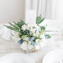 โหลดรูปภาพลงในเครื่องมือใช้ดูของ Gallery กระปุกไม้สไตล์วินเทจตกแต่งดอกไม้ประดิษฐ์ Vintage Wooden Flower Pot - White with Hint Blue
