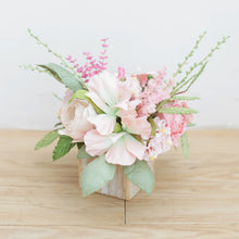 โหลดรูปภาพลงในเครื่องมือใช้ดูของ Gallery กระปุกไม้สไตล์วินเทจตกแต่งดอกไม้ประดิษฐ์ Vintage Wooden Flower Pot - Pink Blush
